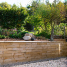 Muro de contención de madera para jardín / Diseña la longitud y la forma