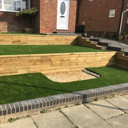 Ideas para jardines en pendiente: antes y después de la reforma